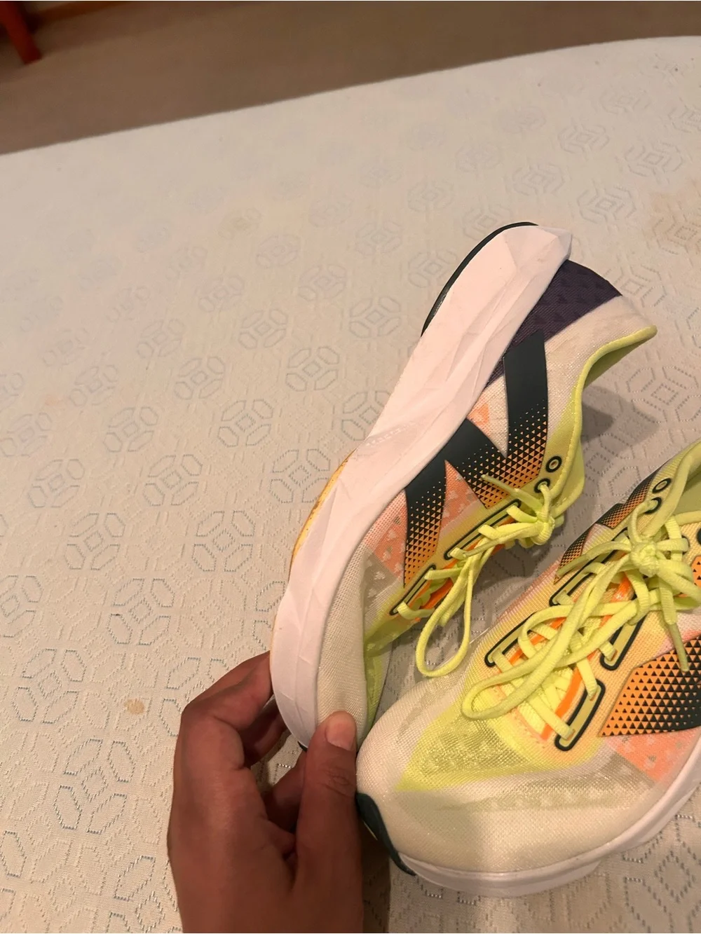 New balance fuel cell running sneaker